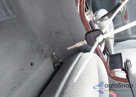 2004 Toyota Camry Xle z USA, uszkodzony, nr VIN 4T1BE32K24U802120